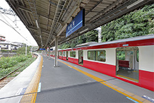 浦賀駅 築堤１面２線島式ホーム