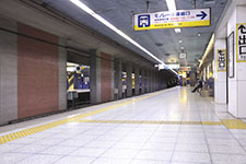 天空橋駅 地下２面２線相対式ホーム